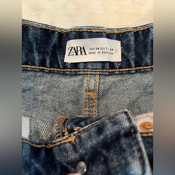 Zara button fly raw hem shorts | size 2 - Picture 3 of 6